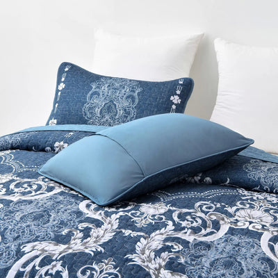 Alluring Quilted bedspread and pillowcovers set: Luxurious Bedroom Addition - Queen size